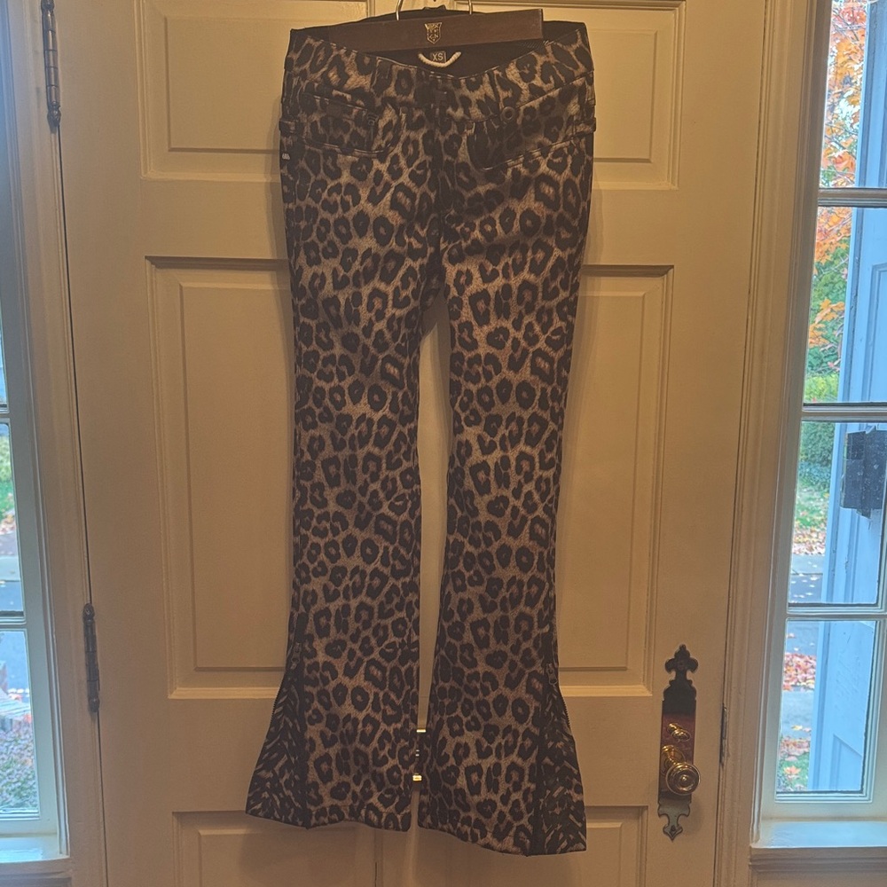 Leopard Print Flared ski/boarder pants in perfect condition.